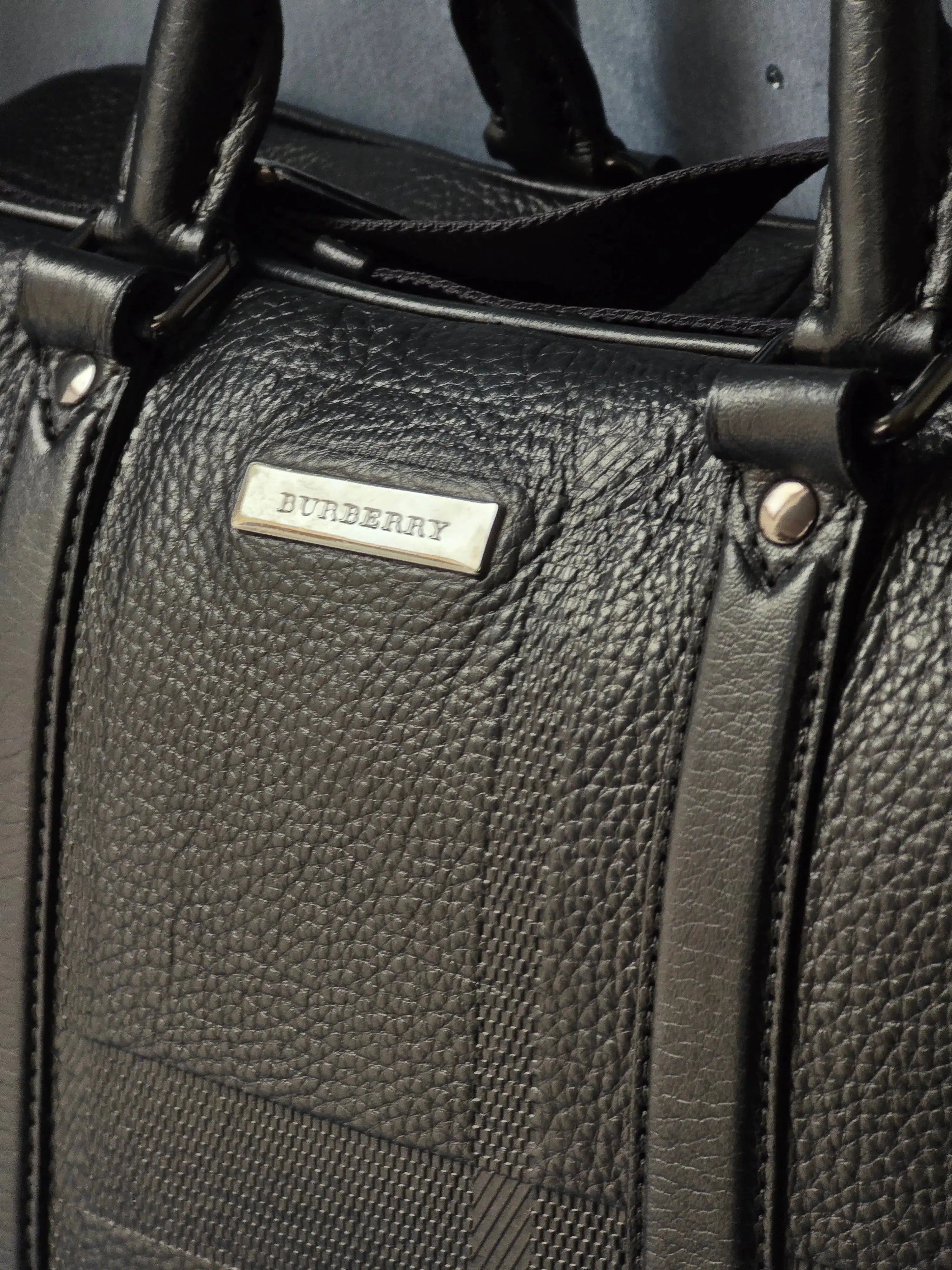 Jak wybrać Aktówkę Burberry Grain Check Maxwell – Przewodnik Krok po Kroku karenlike vintage bags