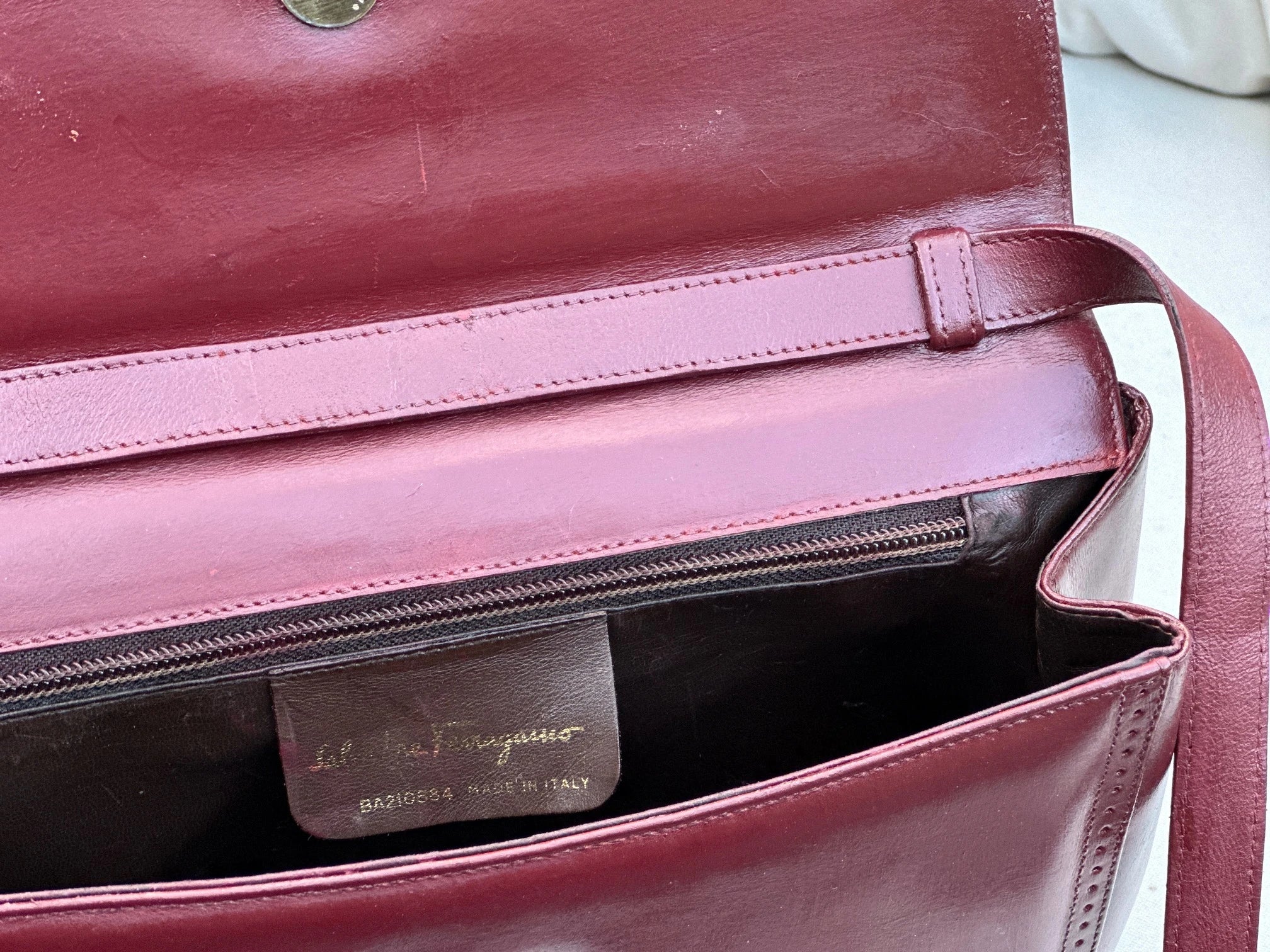 Klasyczna Torebka Na Ramię Lub Kopertówka Salvatore Ferragamo Po Renowacji Koloru Stan Idealny