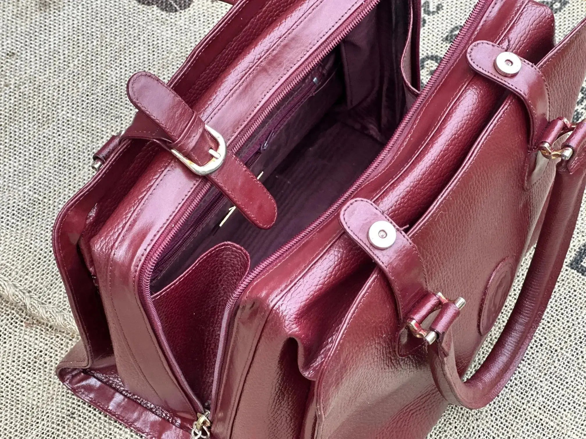 Duża torebka vintage Cartier – stan idealny | 100% skóra naturalna | Autentyczna - karenlike.com