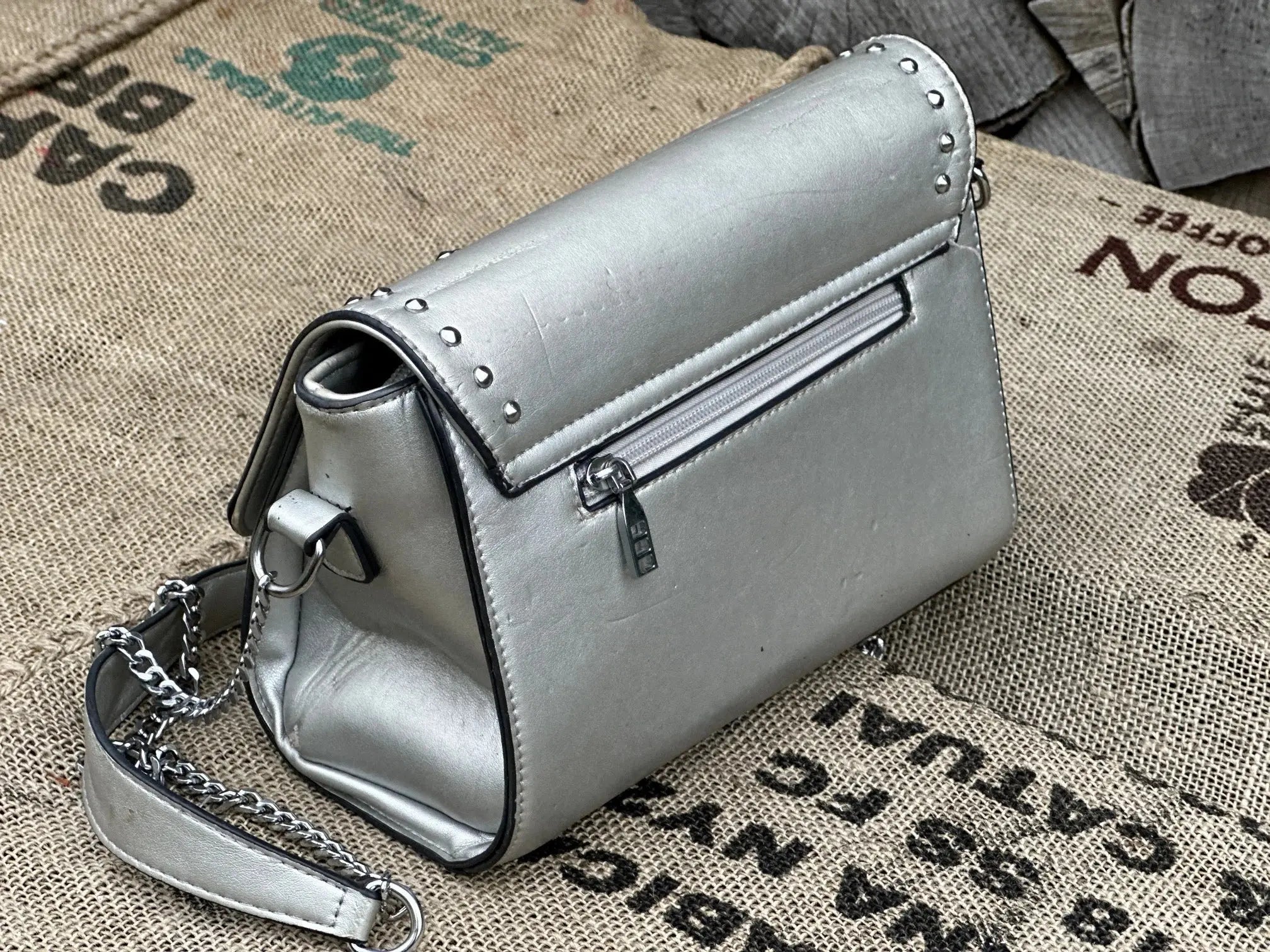 Kopertówka z cekinami i ćwiekami – stan idealny | 100% skóra naturalna | Autentyczna - karenlike.com