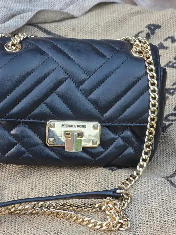 Mini torebka pikowana Michael Kors stan idealnym po renowacji - karenlike.com