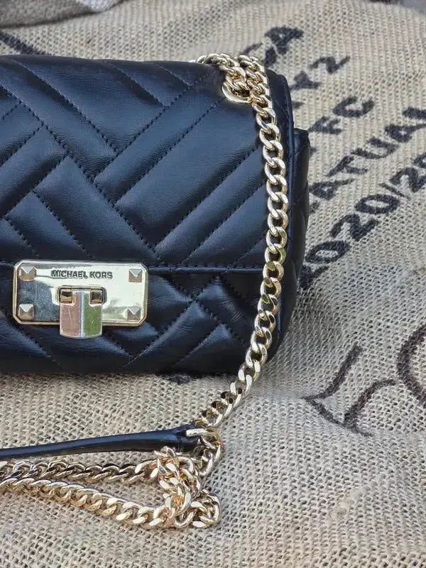 Mini torebka pikowana Michael Kors stan idealnym po renowacji - karenlike.com