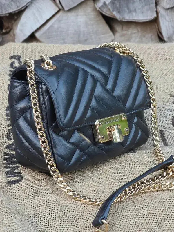 Mini torebka pikowana Michael Kors stan idealnym po renowacji - karenlike.com