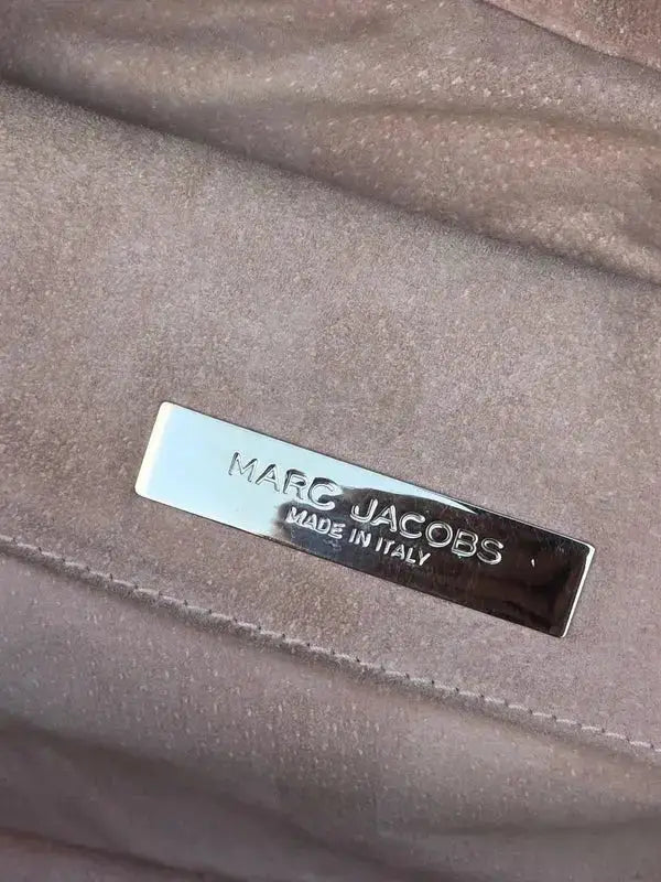 Skórzana torebka typu kuferek – klasyczna elegancja - karenlike.com