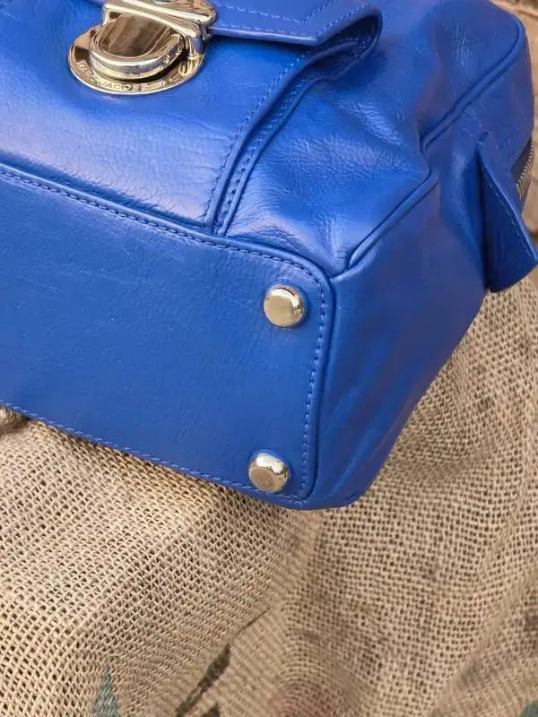 Skórzana torebka typu kuferek – klasyczna elegancja - karenlike.com