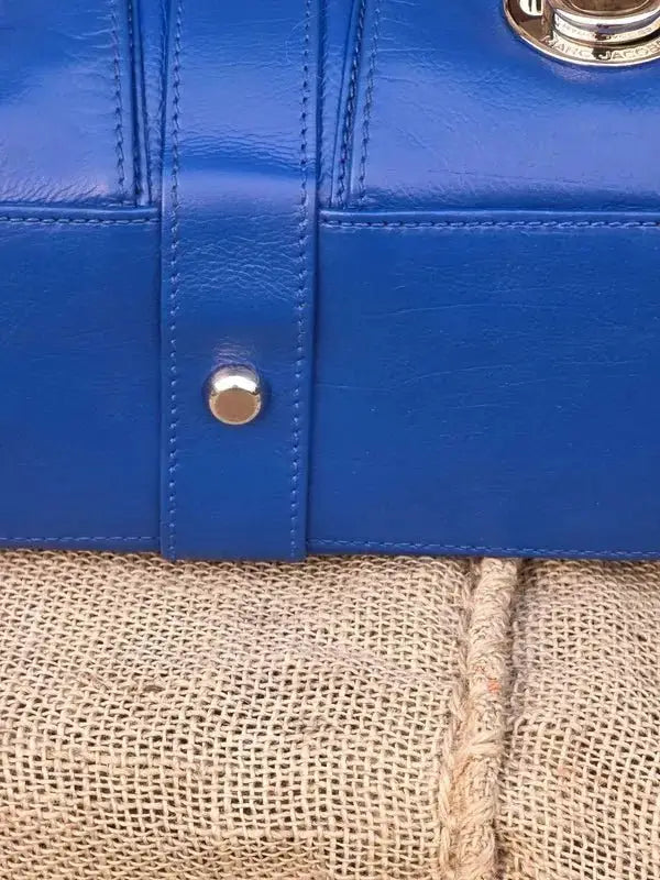 Skórzana torebka typu kuferek – klasyczna elegancja - karenlike.com