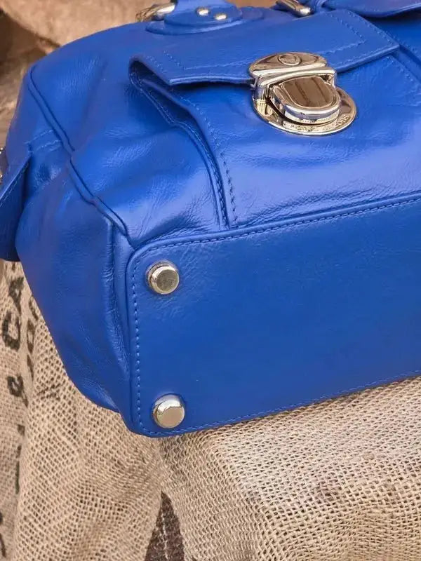 Skórzana torebka typu kuferek – klasyczna elegancja - karenlike.com