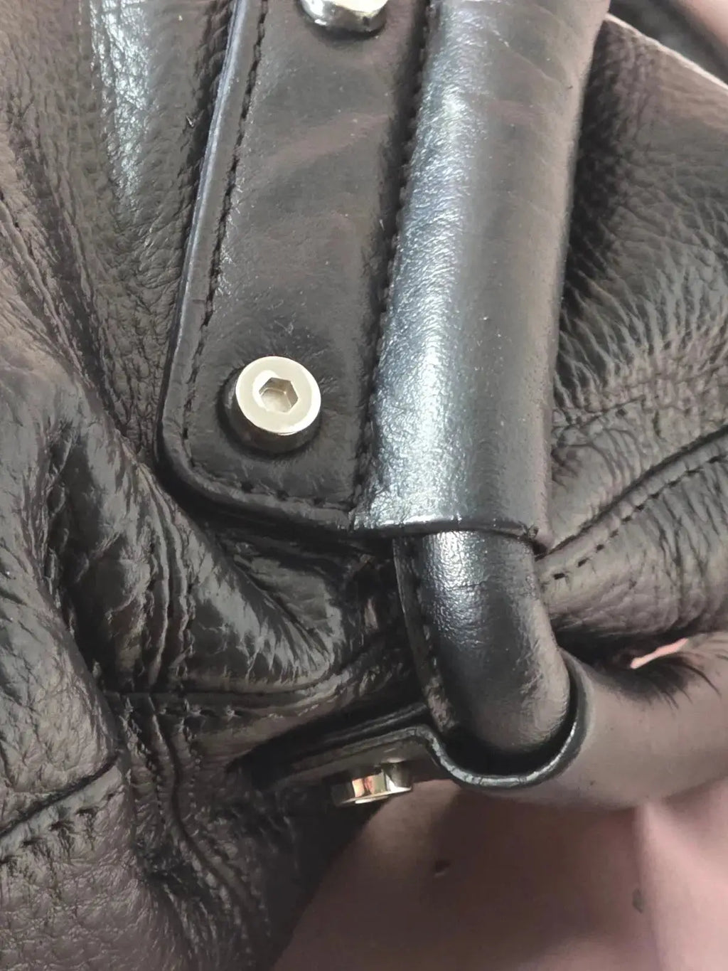 Torebka COCCINELLE Kuferek – Skóra Naturalna | Stan Idealny po Profesjonalnej Renowacji Koloru - karenlike.com