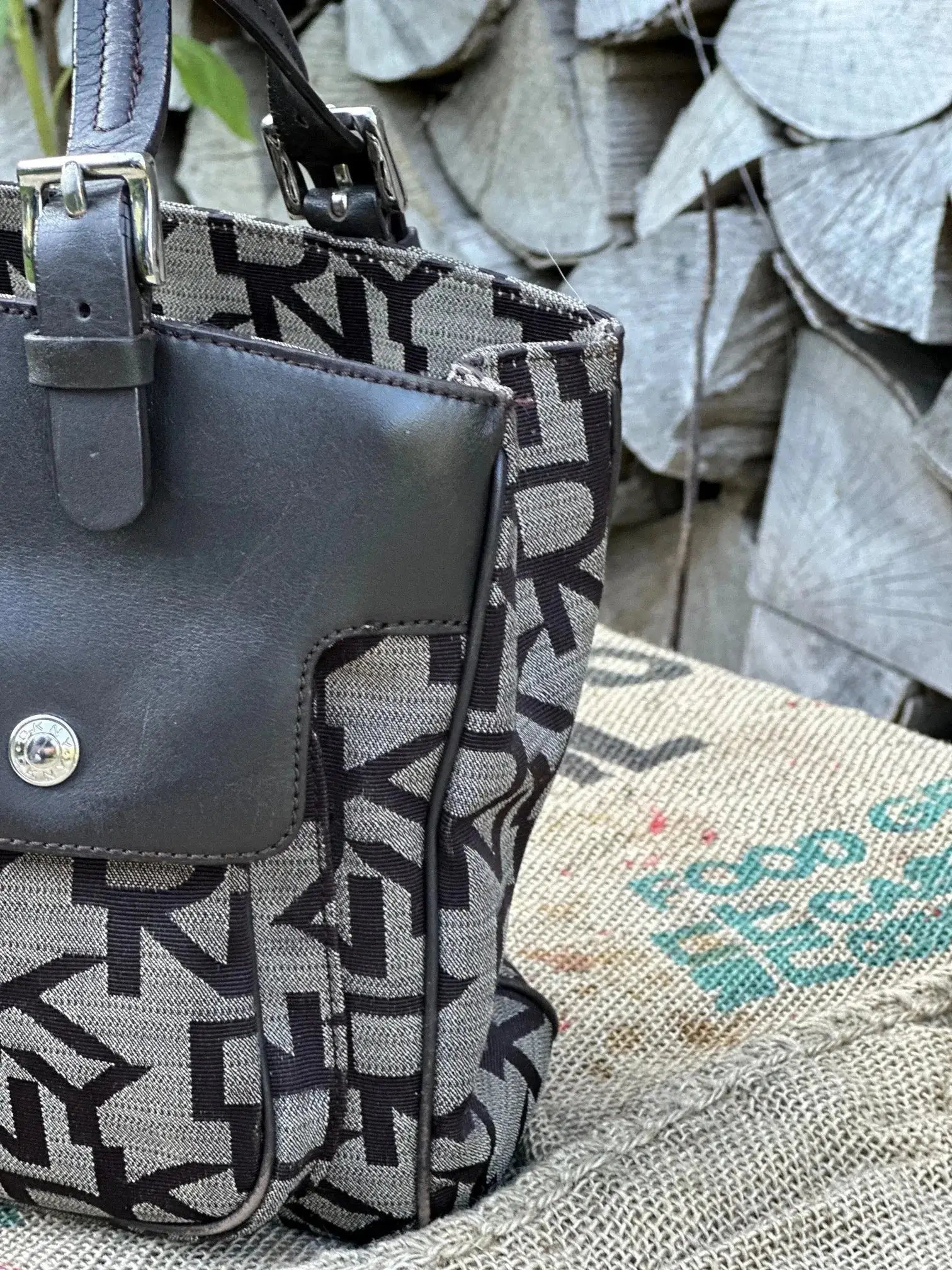 Torebka DKNY – kuferek do ręki | stan idealny | 100% skóra naturalna - karenlike.com