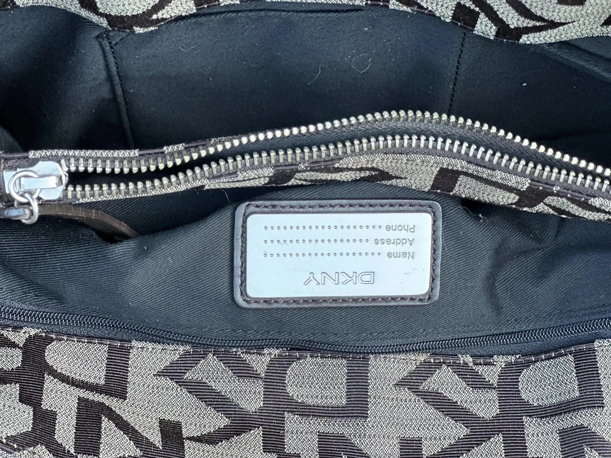 Torebka DKNY – kuferek do ręki | stan idealny | 100% skóra naturalna - karenlike.com