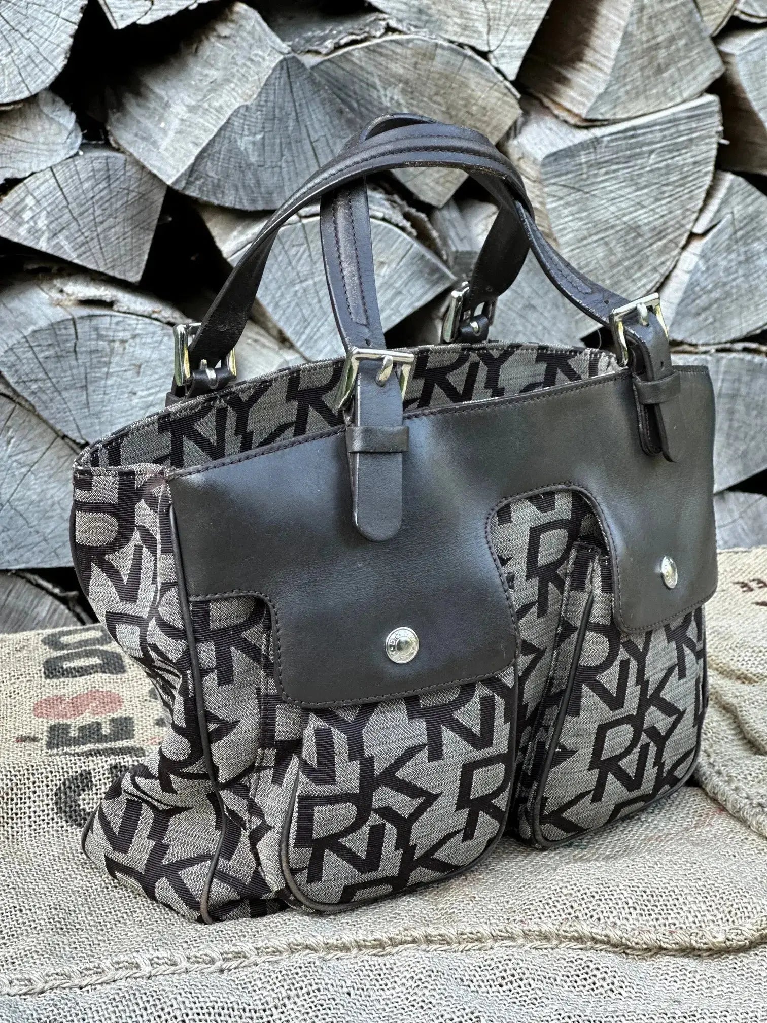 Torebka DKNY – kuferek do ręki | stan idealny | 100% skóra naturalna - karenlike.com