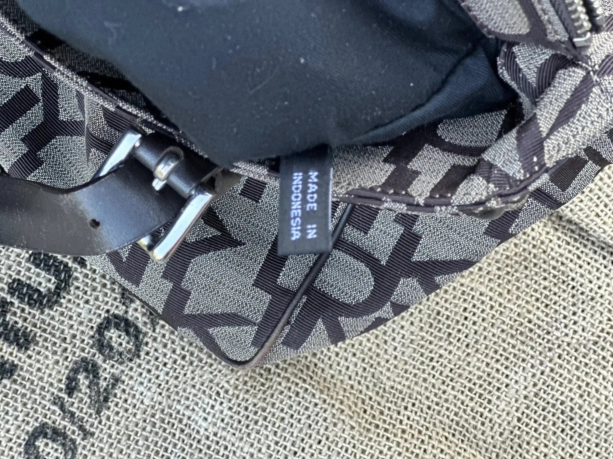 Torebka DKNY – kuferek do ręki | stan idealny | 100% skóra naturalna - karenlike.com