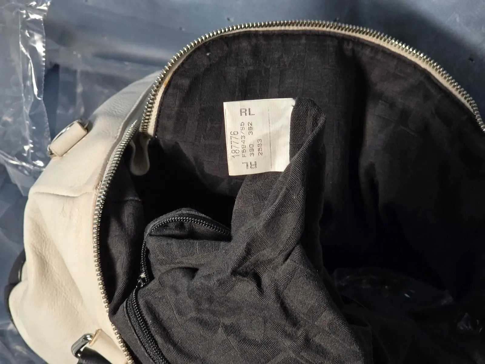 Torebka FURLA – Kuferek Skórzany | Stan Idealny po Profesjonalnej Renowacji Koloru - karenlike.com