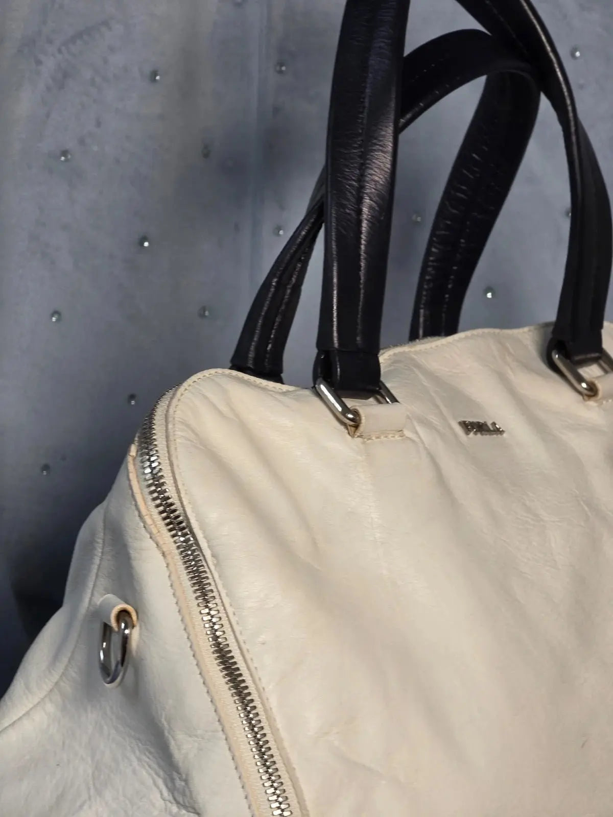 Torebka FURLA – Kuferek Skórzany | Stan Idealny po Profesjonalnej Renowacji Koloru - karenlike.com
