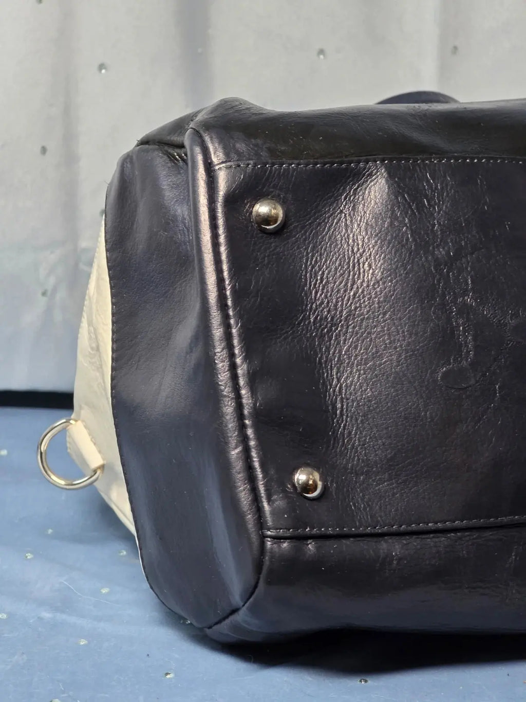 Torebka FURLA – Kuferek Skórzany | Stan Idealny po Profesjonalnej Renowacji Koloru - karenlike.com