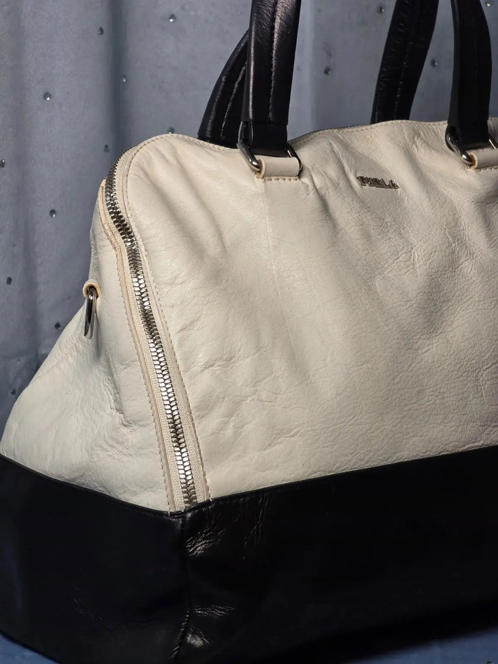 Torebka FURLA – Kuferek Skórzany | Stan Idealny po Profesjonalnej Renowacji Koloru - karenlike.com