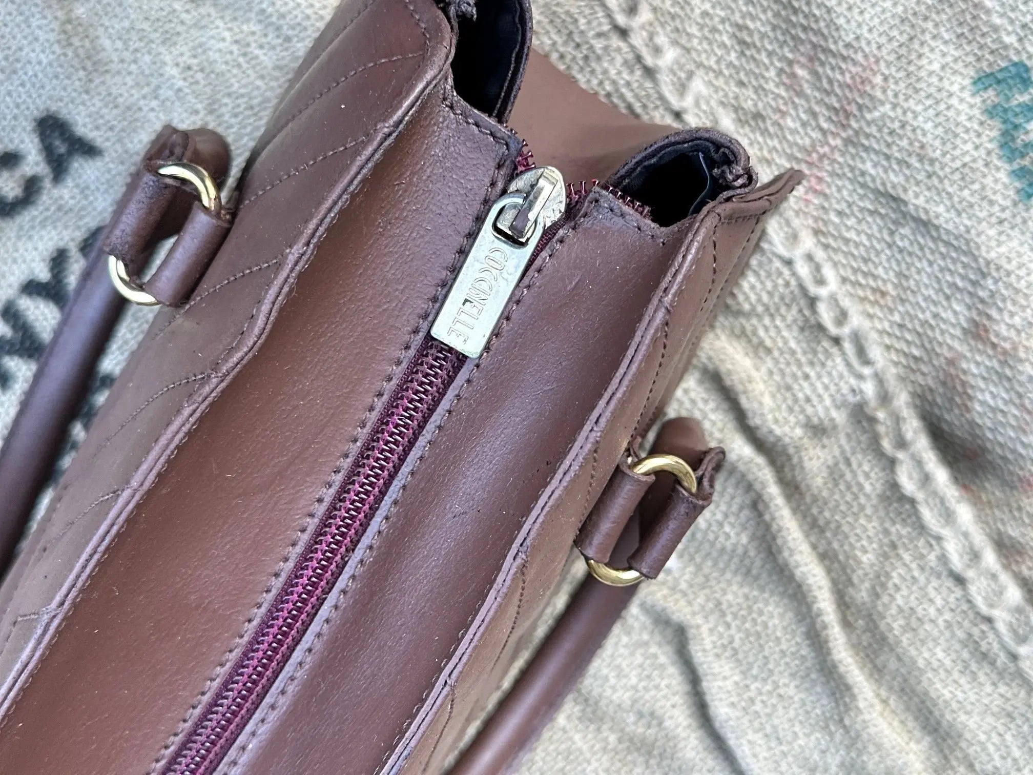 Torebka Kuferek Coccinelle Vintage 1980 – Skórzana 100% Oryginał | Stan Idealny Po Renowacji Koloru - karenlike.com
