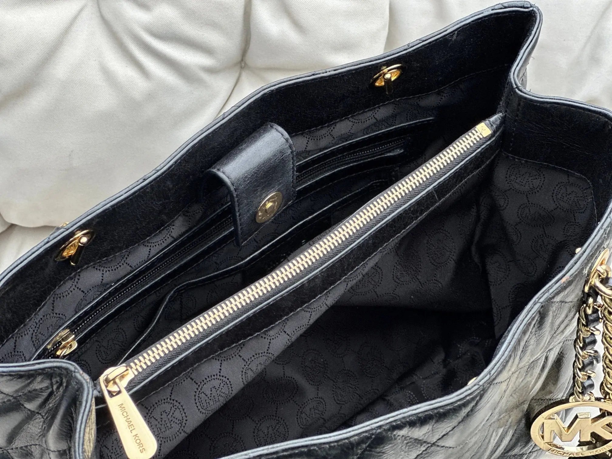 Torebka Na Ramię lub do ręki Michael Kors w idealnym stanie. Po Renowacji Koloru - karenlike.com